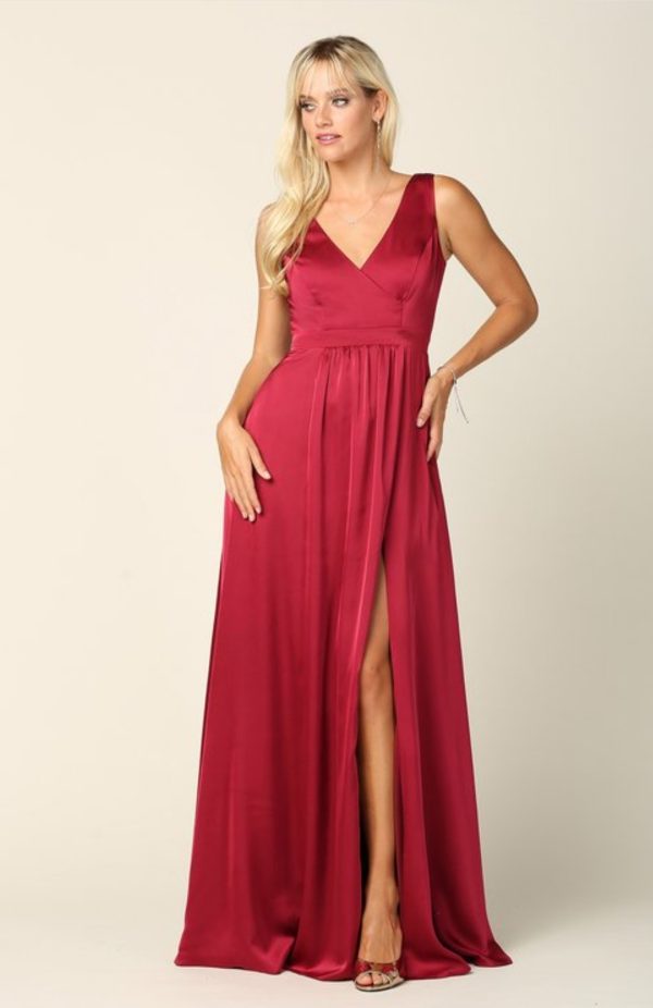 V-neck sleeveless satin chiffon dress with front slit and pockets - Image 2